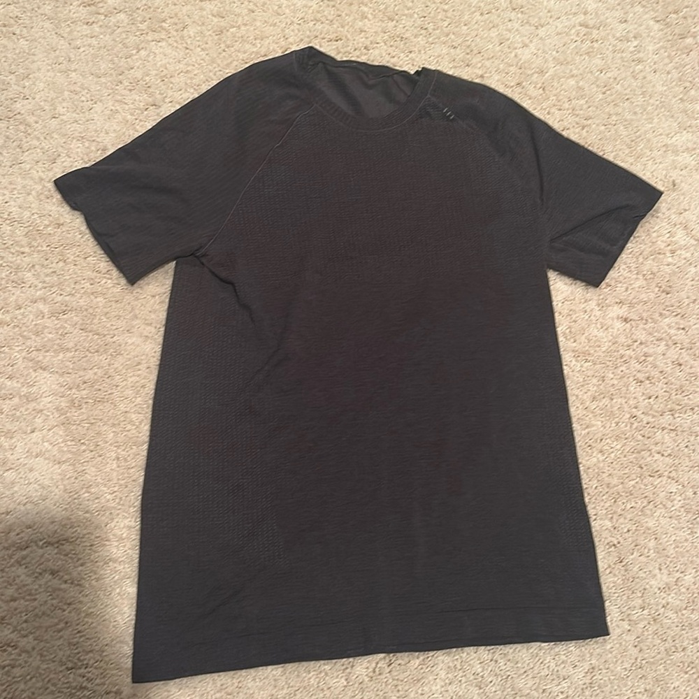 Men’s metal vent tech shirt size small black